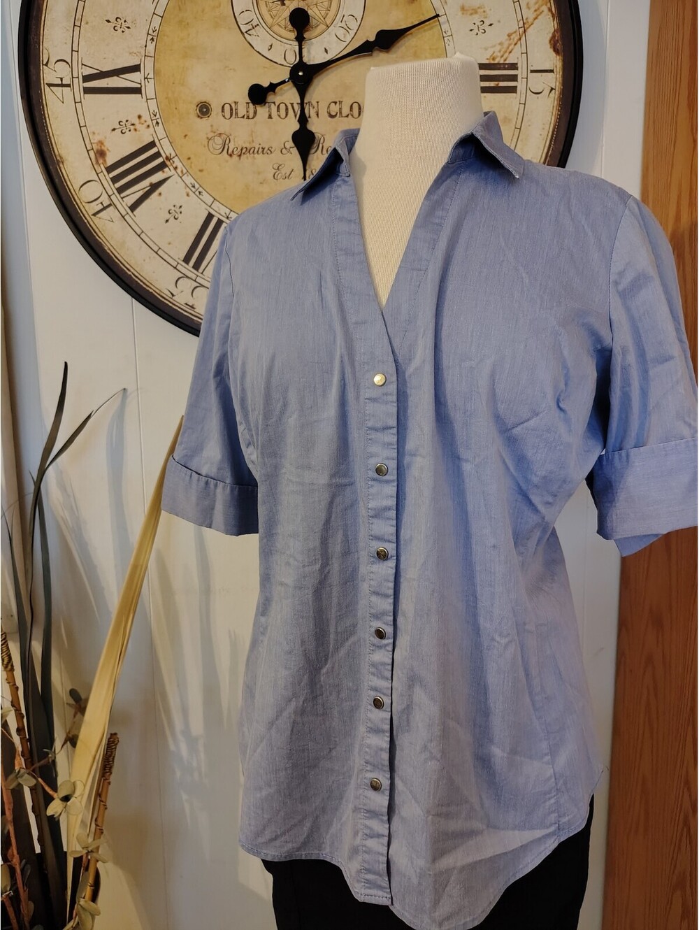 New York & Company Women's Medium Light Blue Button-Up